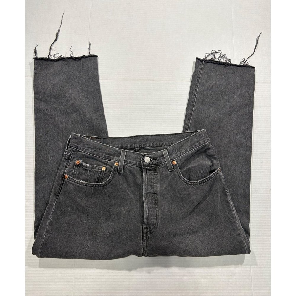 Levis Womens Cropped Black Jeans‎ Size W31/L26 Distressed Hem Button fly